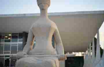  Juízes pedem adiamento de decisão que limitou penduricalhos 